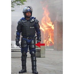 PROTECCION ANTIDISTURBIOS DE MUSLOS POLICIA BRITANICA
