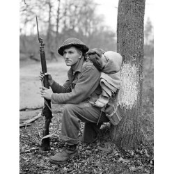 BRITISH ARMY SPIKE BAYONET FROG
