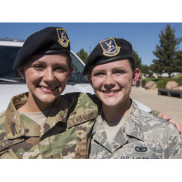 BOINES USAF "SECURITY FORCES" AMB INSIGNIES COM NOVES
