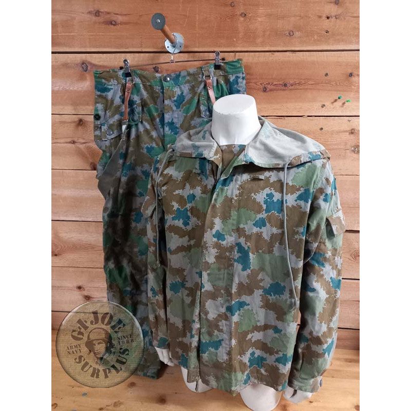 SET CHAQUETA+PANTALON+TIRANTES UNIFORME DE INVIERNO CAMO LLUVIA EJERCITO DDR NUEVO T-52 /PIEZA UNICA