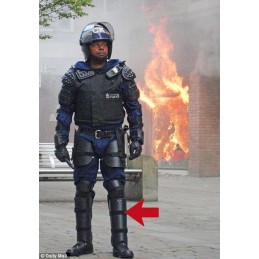PROTECCION ANTIDISTURBIOS DE PIERNA CON EMPEINE POLICIA BRITANICA