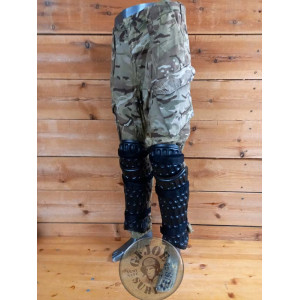 PROTECCION ANTIDISTURBIOS DE PIERNA CON EMPEINE POLICIA BRITANICA