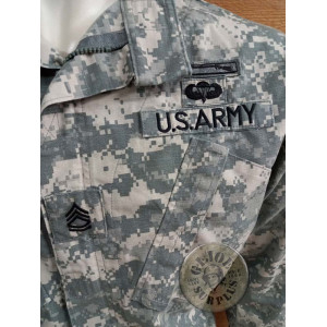 PIEZA UNICA!!! CHAQUETILLA ACU CAMO AT DIGITAL "STAFF SERGEANT" MEDIUM LONG