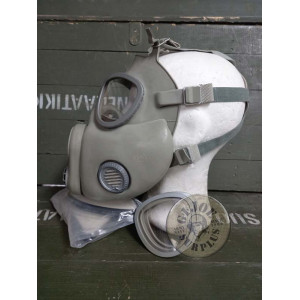 GAS MASK  "M10/2"  AS NEW SURPLUS GAS MASK  "M10"  AS NEW SURPLUS GAS MASK "M10" SIZE 2 AS NEW