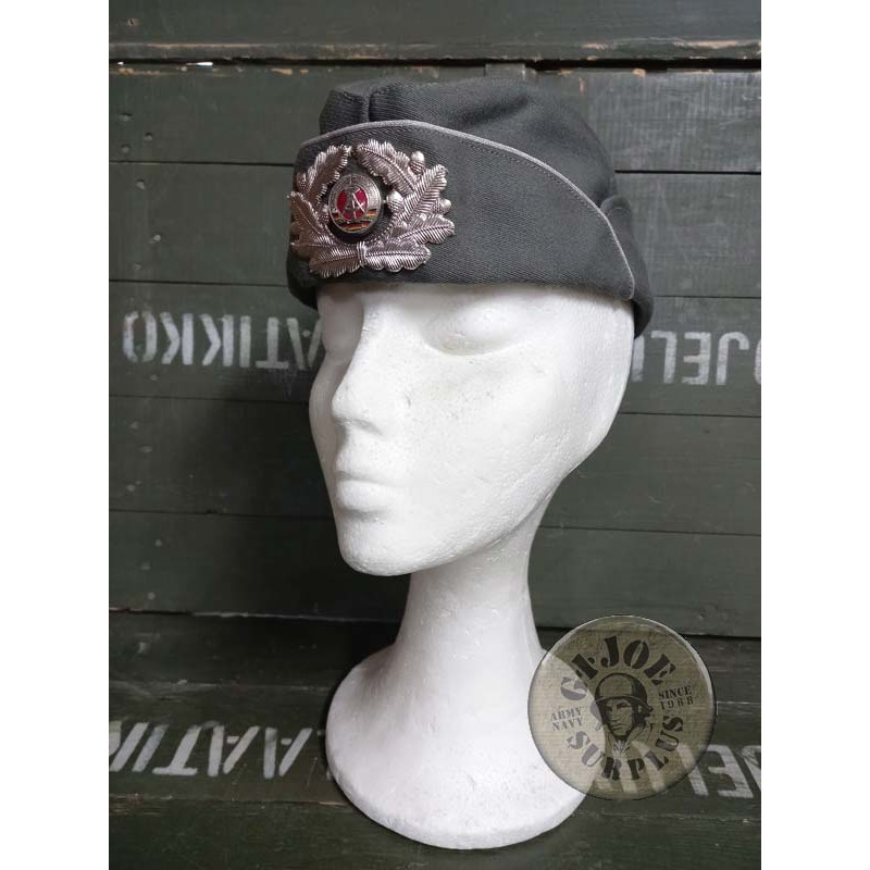 GORRA PLATO ALEMANIA DDR OFICIALES FEMENINOS EJERCITO NUEVAS