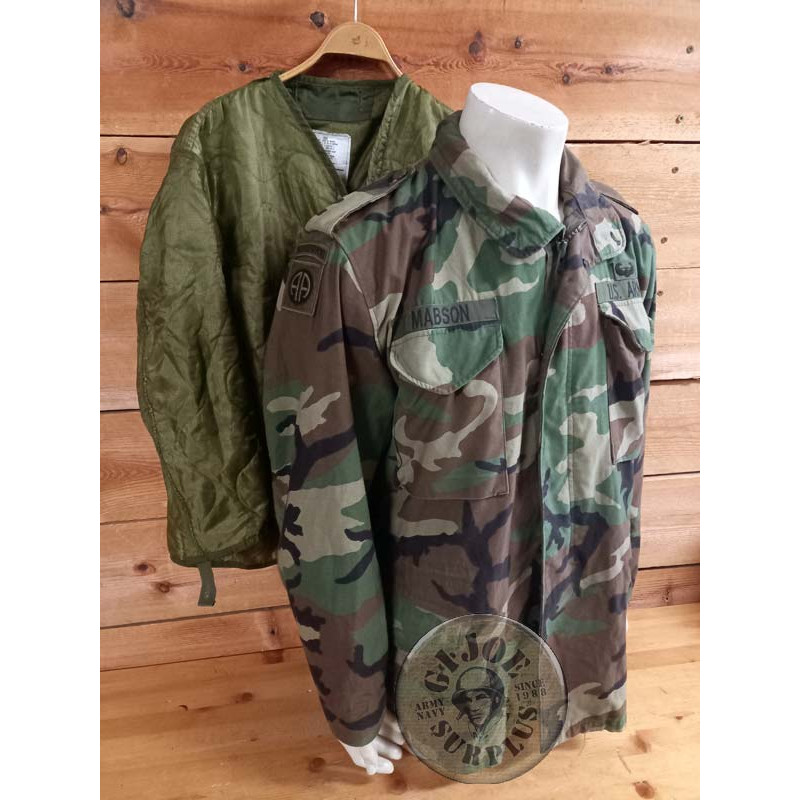 PEÇA UNICA!!! JAQUETA M65 CAMUFLATGE WOODLAND MEDIUM LONG AMB PEGATS PEÇA UNICA!!! JAQUETA M65 CAMUFLATGE WOODLAND" 82AB" LARGE