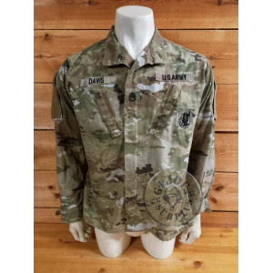 PIEZA UNICA!!! CHAQUETILLA ACU CAMO MULTICAM US ARMY CON PARCHES