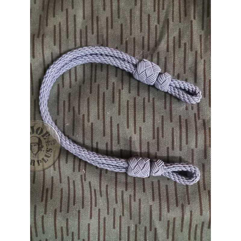 BARBUQUEJO METALIC D´OFICIAL GORRES PLAT DDR  NOVES BARBUQUEJO METALIC POLICIA TRANSPORT DDR NOVES