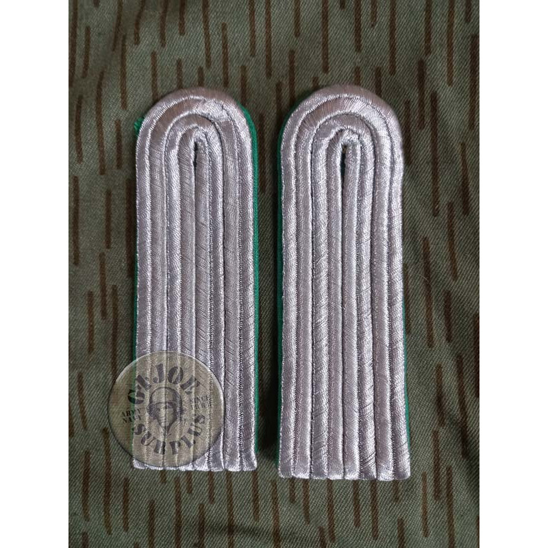 EAST GERMAN MDI "GRENTZTRUPPEN" OFFICER EPAULETTES NEW