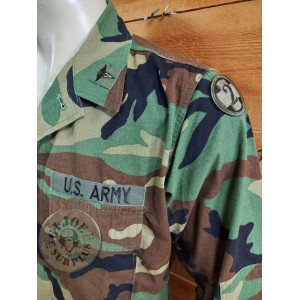 PEÇA UNICA!!! JAQUETA BDU WOODLAND "2ond MEDICAL" MEDIUM