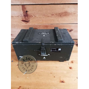 GERMAN ARMY FIELD TELEPHON "SELZ-OB" USED SWISS ARMY FIELD TELEPHON "FELDTELEPHONE 50" PAIR OF SWISS ARMY FIELD TELEPHON "FELDTE